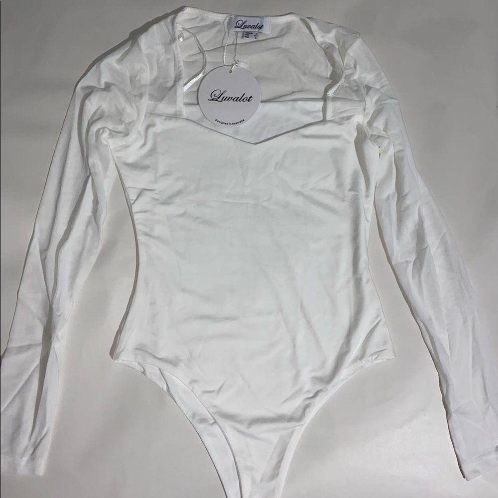 NWT Women's White Body Suit Heart Shaped Neckline Long Sleeve Stretch Small